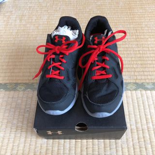 アンダーアーマー(UNDER ARMOUR)のアンダーアーマー  22.5cm  スニーカー (スニーカー)