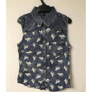 フォーエバートゥエンティーワン(FOREVER 21)のデニム トップス シャツ 馬 ホース ノースリーブ XS(シャツ/ブラウス(半袖/袖なし))