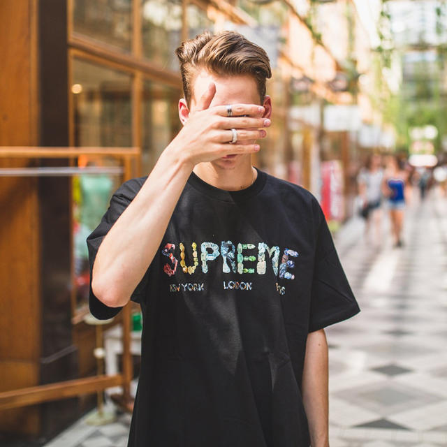 supreme rocks tee