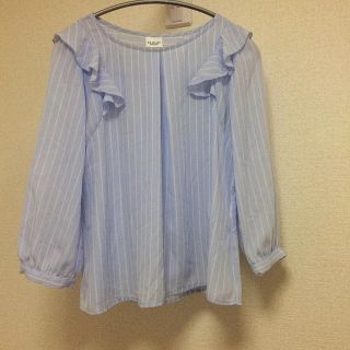 テチチ(Techichi)の肩フリルブラウス 美品(シャツ/ブラウス(長袖/七分))