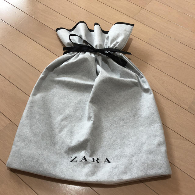 ZARA(ザラ)のZARA プレゼント袋 インテリア/住まい/日用品のオフィス用品(ラッピング/包装)の商品写真