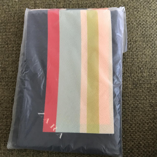 ZARA(ザラ)のめめめ様専用 ZARAノベルティ 風呂敷 エンタメ/ホビーのコレクション(ノベルティグッズ)の商品写真