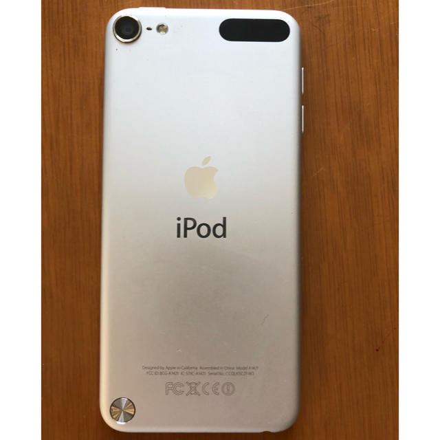 iPod touch(アイポッドタッチ)の☆iPod touch 第5世代 32GB シルバー スマホ/家電/カメラのオーディオ機器(ポータブルプレーヤー)の商品写真