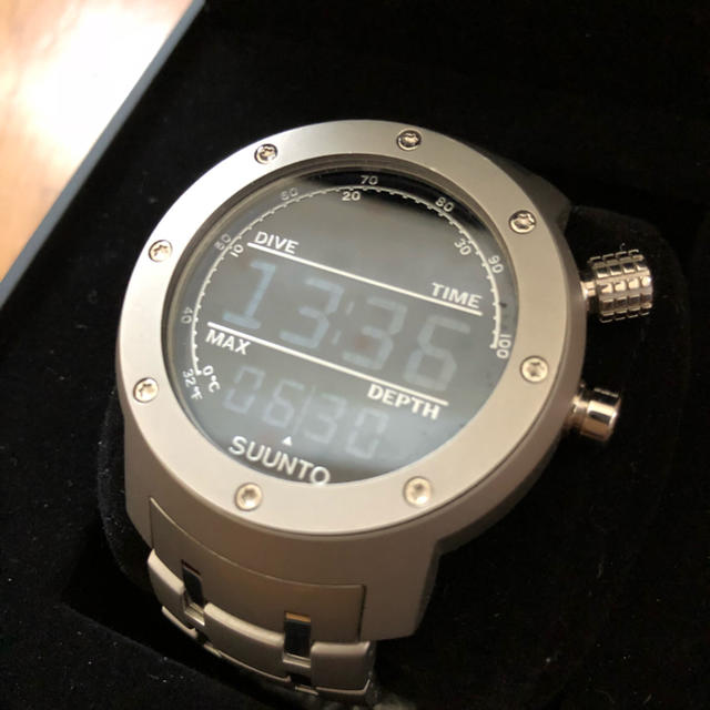 SUUNTO(スント)のスント エレメンタム アクア 国内正規 美品 10月5日限定値下げ メンズの時計(腕時計(デジタル))の商品写真