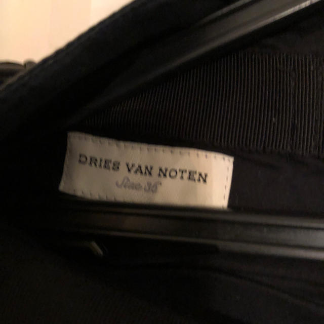 DRIES VAN NOTEN(ドリスヴァンノッテン)のDRIES VAN NOTEN パンツ レディースのパンツ(カジュアルパンツ)の商品写真