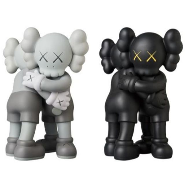 MEDICOM TOY(メディコムトイ)のKAWS TOGETHER GREY BLACK 2体セット 新品 エンタメ/ホビーのおもちゃ/ぬいぐるみ(その他)の商品写真