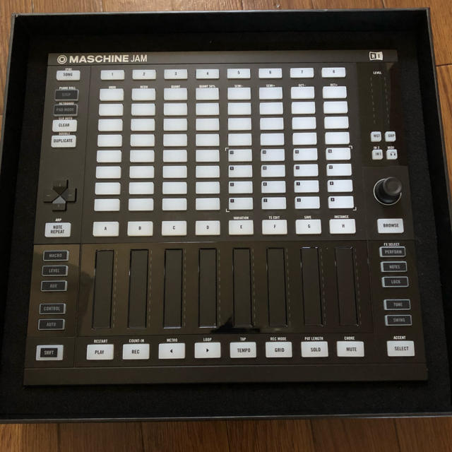 更に値下げ！Native Instrument MASCHINE JAM  楽器のDTM/DAW(MIDIコントローラー)の商品写真