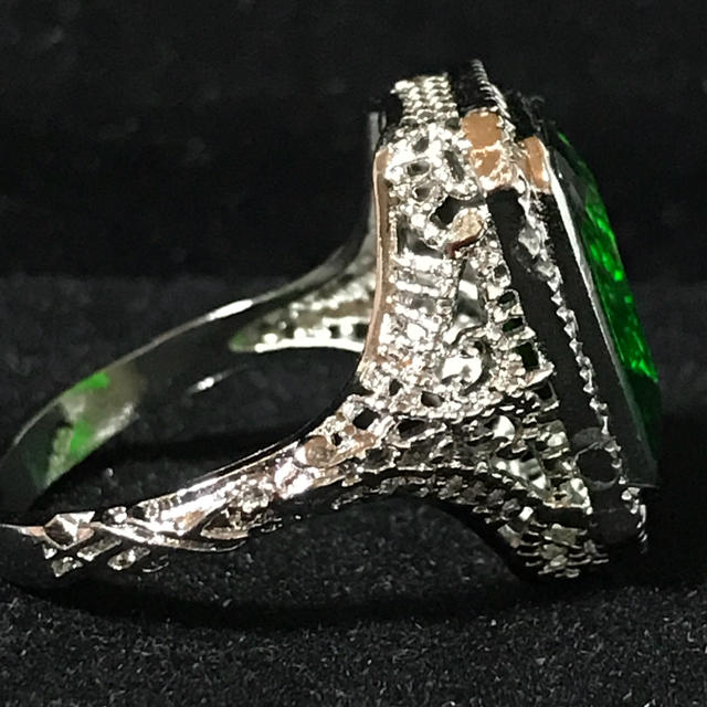 新品✨ゴージャス✨エメラルドリング💍18号スターリングシルバー925 レディースのアクセサリー(リング(指輪))の商品写真