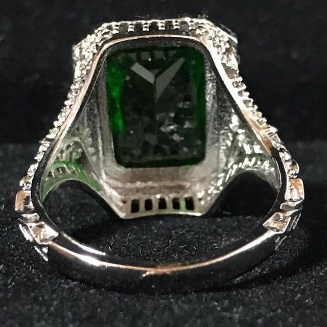 新品✨ゴージャス✨エメラルドリング💍18号スターリングシルバー925 レディースのアクセサリー(リング(指輪))の商品写真