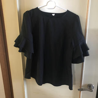 コウベレタス(神戸レタス)の袖フリル シャツ  ブラック しまむら GU好きにも(Tシャツ(半袖/袖なし))