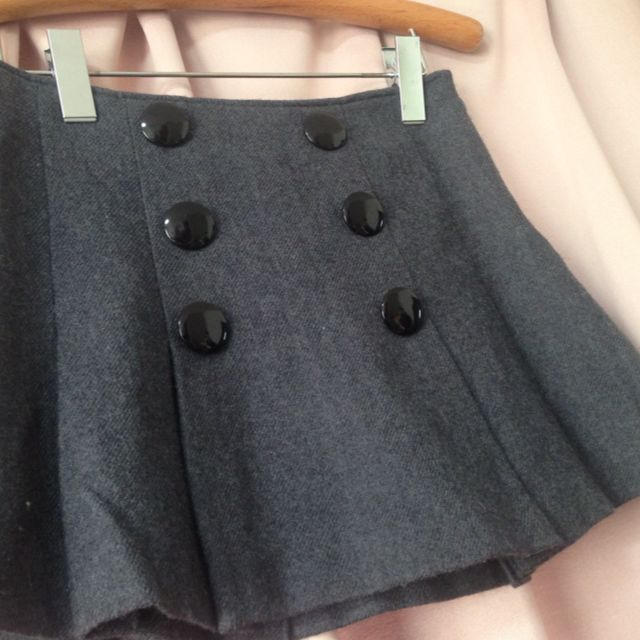 CECIL McBEE(セシルマクビー)のセシル♡フロントボタングレーSK レディースのスカート(ミニスカート)の商品写真