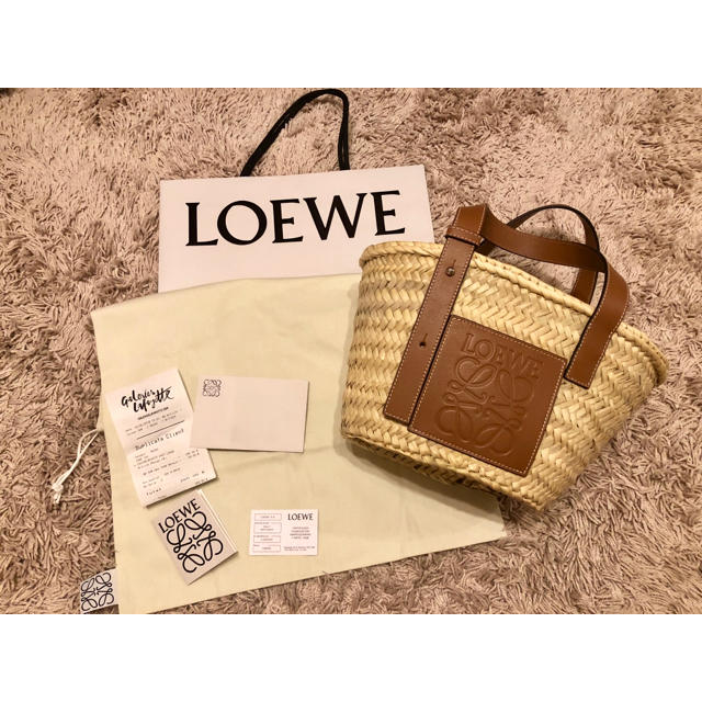 LOEWE(ロエベ)の7/7まで値下【日本完売/新品未使用】LOEWE ロエベ  Sサイズ カゴバック レディースのバッグ(かごバッグ/ストローバッグ)の商品写真