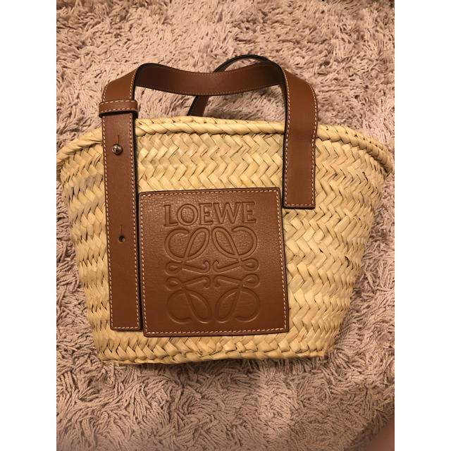 LOEWE(ロエベ)の7/7まで値下【日本完売/新品未使用】LOEWE ロエベ  Sサイズ カゴバック レディースのバッグ(かごバッグ/ストローバッグ)の商品写真