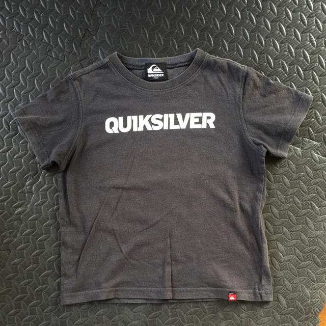 QUIKSILVER(クイックシルバー)のクイックシルバー キッズ Tシャツ キッズ/ベビー/マタニティのキッズ服男の子用(90cm~)(Tシャツ/カットソー)の商品写真