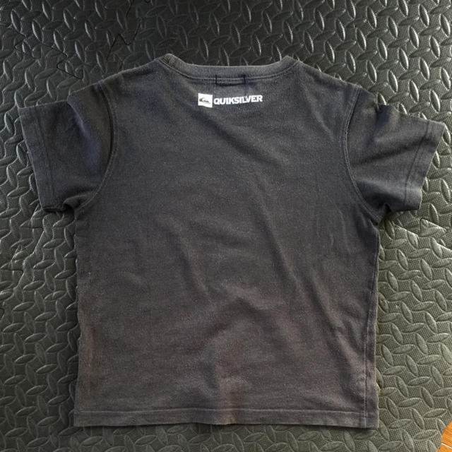 QUIKSILVER(クイックシルバー)のクイックシルバー キッズ Tシャツ キッズ/ベビー/マタニティのキッズ服男の子用(90cm~)(Tシャツ/カットソー)の商品写真