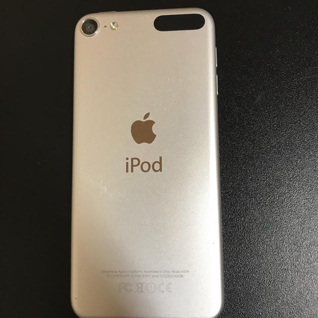 Apple(アップル)のipod touch 6世代 32GB シルバー スマホ/家電/カメラのスマートフォン/携帯電話(その他)の商品写真