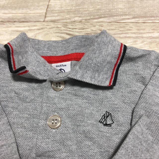 PETIT BATEAU(プチバトー)のプチバトー 6M 67cm グレー ポロシャツ キッズ/ベビー/マタニティのキッズ服男の子用(90cm~)(Tシャツ/カットソー)の商品写真