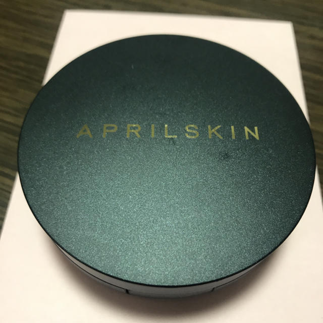 新品 APRILSKIN クッションファンデ 21番 コスメ/美容のベースメイク/化粧品(ファンデーション)の商品写真