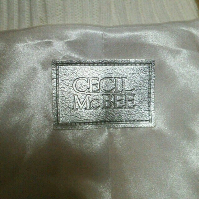 CECIL McBEE(セシルマクビー)のCECIL McBEEショート丈アウター レディースのジャケット/アウター(毛皮/ファーコート)の商品写真