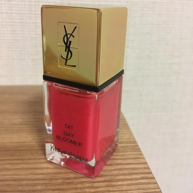 Yves Saint Laurent Beaute(イヴサンローランボーテ)のイヴ・サンローラン ネイル 2個セット！ コスメ/美容のネイル(マニキュア)の商品写真