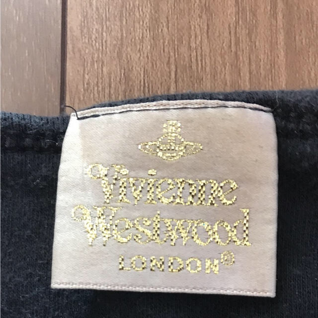 Vivienne Westwood(ヴィヴィアンウエストウッド)のお値下げ中☆vivienne westwoodGOLD TシャツM黒 レディースのトップス(Tシャツ(半袖/袖なし))の商品写真