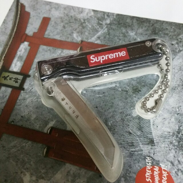 Supreme(シュプリーム)の【黒】supreme pocket samurai ポケットサムライ メンズのファッション小物(キーホルダー)の商品写真