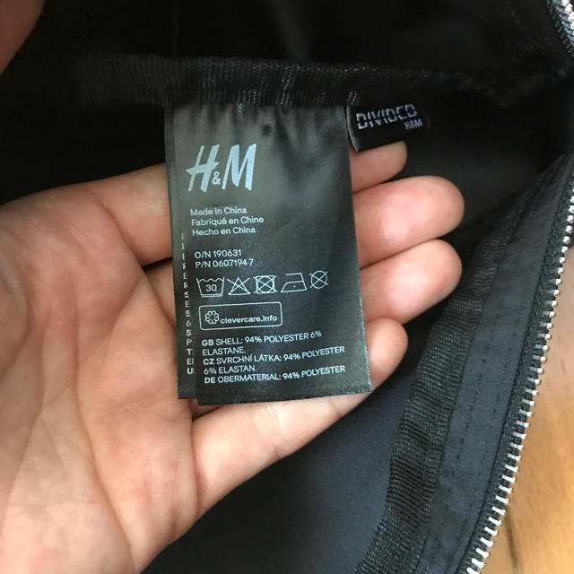 H&M(エイチアンドエム)のH&M 黒ウエストポーチ レディースのバッグ(ボディバッグ/ウエストポーチ)の商品写真