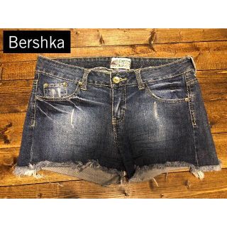 ベルシュカ(Bershka)のベルシュカ（ZARA姉妹ブランド）ダメージデニム × ドクロロックT 2枚セット(ショートパンツ)