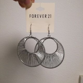 フォーエバートゥエンティーワン(FOREVER 21)の【新品】シルバーピアス(ピアス)