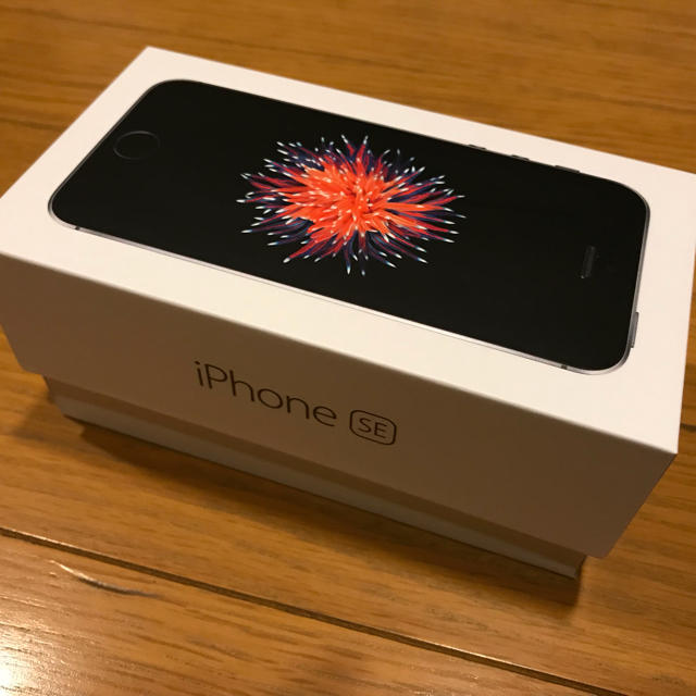 Apple スペースグレイ SIMフリーの通販 by シュウゾウ's shop｜アップルならラクマ - iPhoneSE 128GB 得価新品