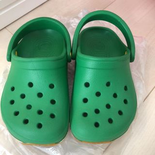 クロックス(crocs)の【Reym様専用】クロックス サンダル グリーン 14センチ(サンダル)