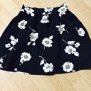 マジェスティックレゴン(MAJESTIC LEGON)の花柄スカパン(キュロット)