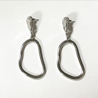 ザラ(ZARA)のシルバー♡変形♡フープ♡リング♡ゆらゆら♡ピアス(ピアス)