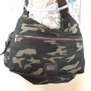 ディーアンドジー(D&G)のD&G カモフラ 迷彩 メッセンジャー ショルダー  大容量 斜め掛け 日帰り(メッセンジャーバッグ)