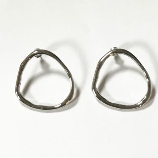 ザラ(ZARA)のシルバー♡変形♡フープ♡リング♡トレンド♡ピアス(ピアス)