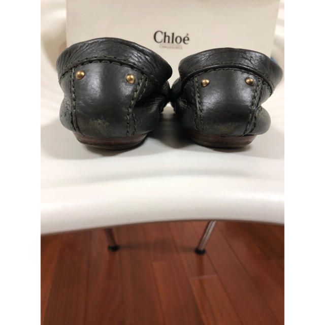 Chloe(クロエ)のChloeクロエ  Cマークバックル付きパンプス  カーキグレー 裏張り済み レディースの靴/シューズ(ハイヒール/パンプス)の商品写真