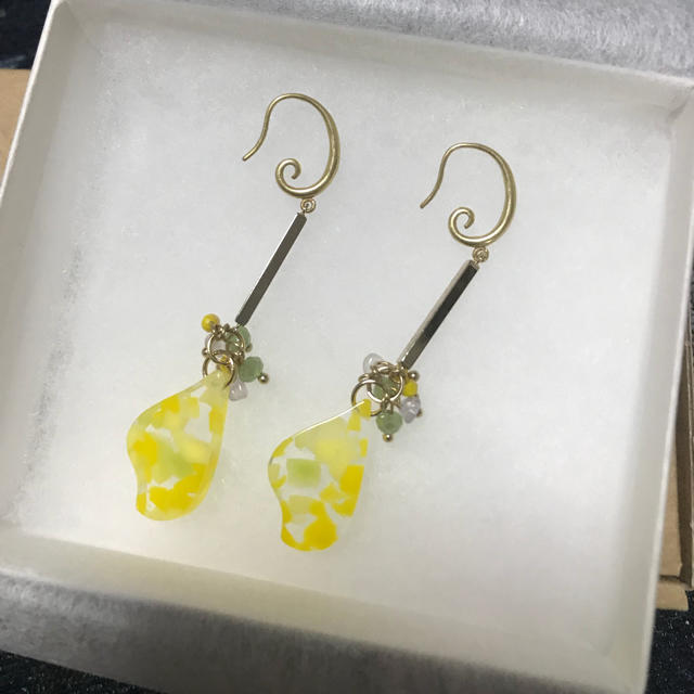 cilsoie ハナビラ ピアス yellow