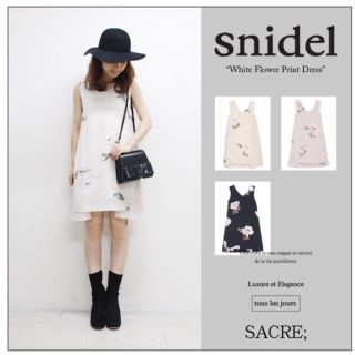 スナイデル(SNIDEL)の美品 スナイデル ホワイトフラワープリントワンピース(ミニワンピース)