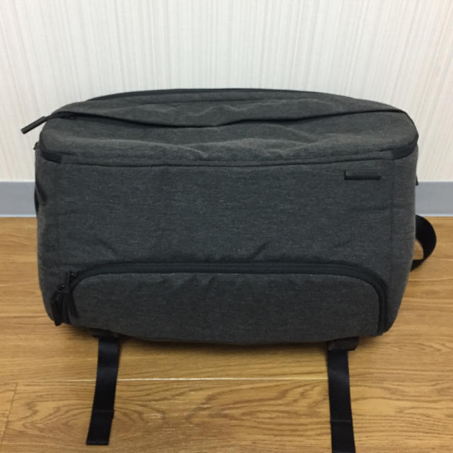 Incase(インケース)のIncase DSLR PRO SLING PACK カメラバッグ スマホ/家電/カメラのカメラ(ケース/バッグ)の商品写真