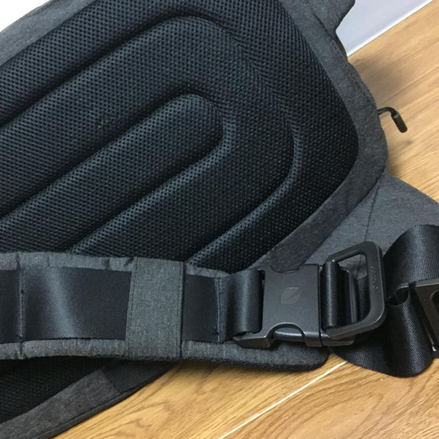 Incase(インケース)のIncase DSLR PRO SLING PACK カメラバッグ スマホ/家電/カメラのカメラ(ケース/バッグ)の商品写真