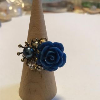 ブルーの薔薇とビジューのリング 金古美(リング)