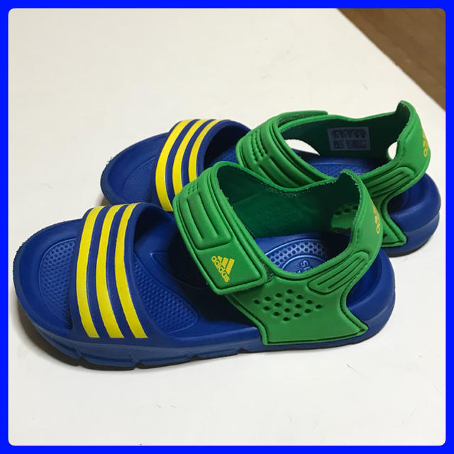 adidas(アディダス)のアディダス キッズ ジュニア サンダル 19cm 男女兼用  キッズ/ベビー/マタニティのキッズ靴/シューズ(15cm~)(サンダル)の商品写真