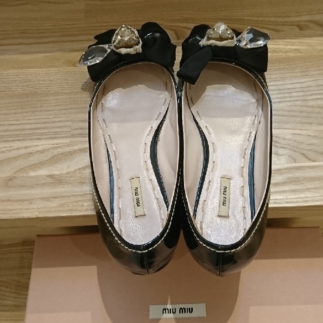 miu miu ◯ ビジューつき パテント フラット シューズ ◯ | gellonautos.cl