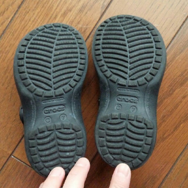 crocs(クロックス)のcrocs c7 キッズ/ベビー/マタニティのベビー靴/シューズ(~14cm)(サンダル)の商品写真