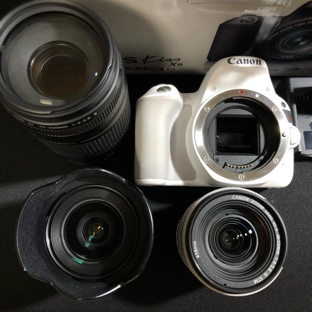 Canon(キヤノン)の使用期間約6ヶ月使用頻度少 EOS kiss X9 標準レンズ+単焦点+望遠 スマホ/家電/カメラのカメラ(デジタル一眼)の商品写真