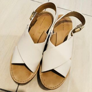 ザラ(ZARA)のザラ クロスサンダル(サンダル)