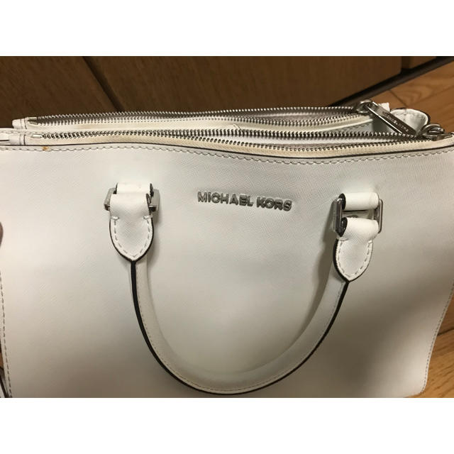Michael Kors(マイケルコース)のMichael Kors 白バック レディースのバッグ(ショルダーバッグ)の商品写真
