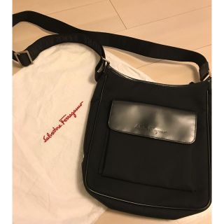 サルヴァトーレフェラガモ(Salvatore Ferragamo)の美品！フェラガモ バッグ(ショルダーバッグ)