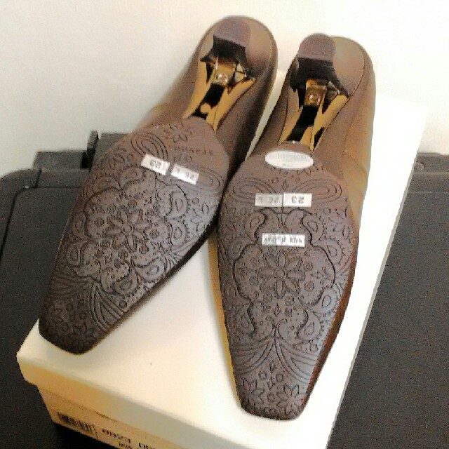 Aravon(アラヴォン)の靴　パンプス　23cm 2E ダークブラウン　ヒール5cm レディースの靴/シューズ(ハイヒール/パンプス)の商品写真