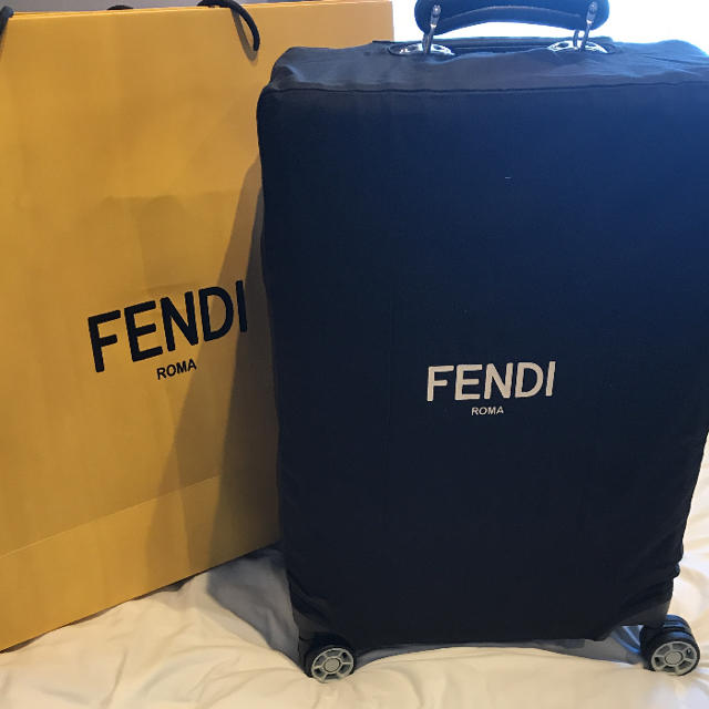 FENDI(フェンディ)の正規品 値下げ 新型 限定 入手困難 リモワ フェンディ  レディースのバッグ(スーツケース/キャリーバッグ)の商品写真